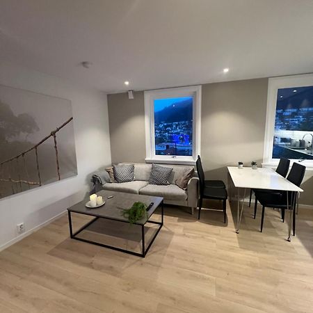 Modern Apartment With Free Parking Bergen Bagian luar foto