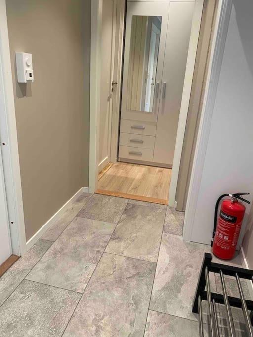 Modern Apartment With Free Parking Bergen Bagian luar foto