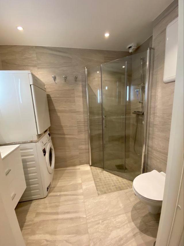 Modern Apartment With Free Parking Bergen Bagian luar foto