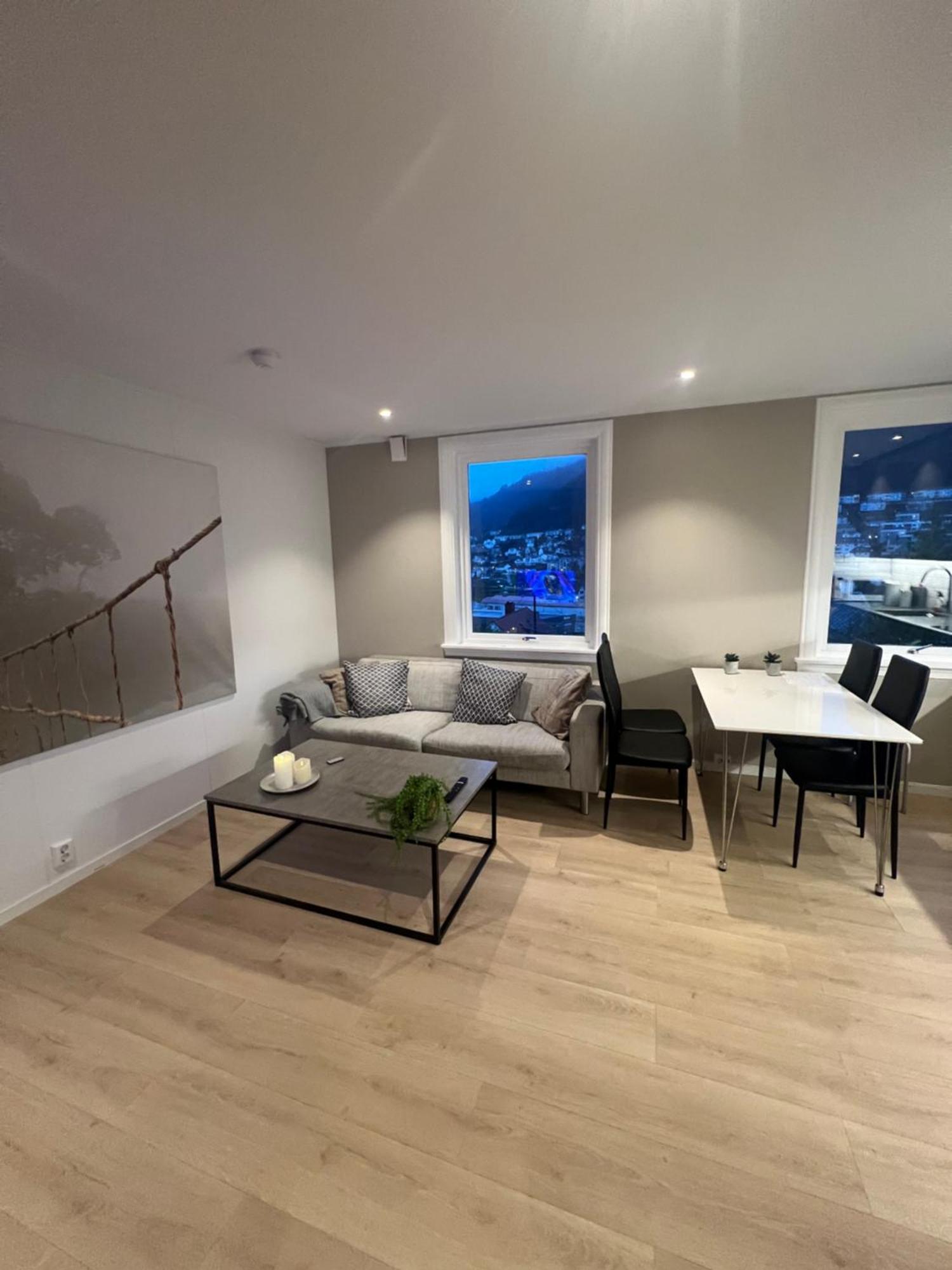 Modern Apartment With Free Parking Bergen Bagian luar foto